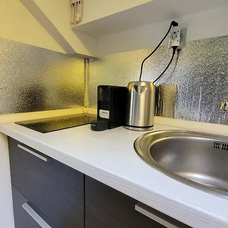 Appartement Sticker In Center