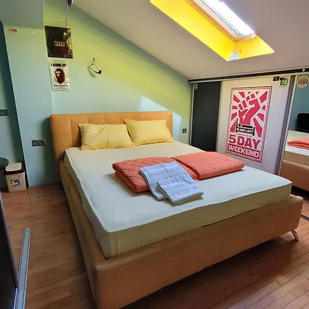 Sticker In Center Appartement