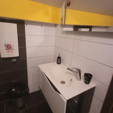 Sticker In Center Apartment *